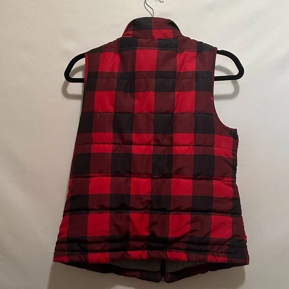Natural Reflections Women’s Red/Black Checkered Puffer vest Size S/P - Picture 2 of 9